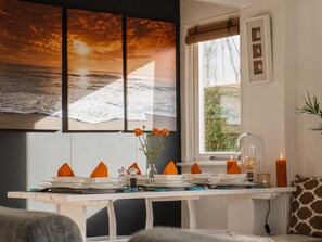 Dining - Nice Chalet with Microwave near Wadden Sea (Tzummarum)