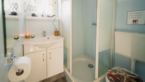 Shower - Nice Chalet with Microwave near Wadden Sea (Tzummarum)