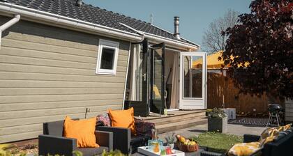 Nice Chalet with Microwave near Wadden Sea