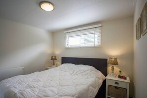 Chalet | 2 bedrooms, individually furnished, iron/ironing board - Chalet in Kattendijke Near Eastern Scheldt (Kattendijke)