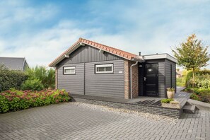 Chalet | Exterior - Chalet in Kattendijke Near Eastern Scheldt (Kattendijke)