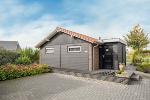 Chalet | Exterior - Chalet in Kattendijke Near Eastern Scheldt (Kattendijke)