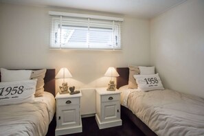 Chalet | 2 bedrooms, individually furnished, iron/ironing board - Chalet in Kattendijke Near Eastern Scheldt (Kattendijke)