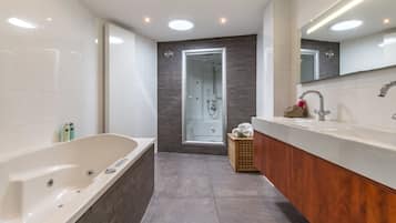 Villa | Bathroom