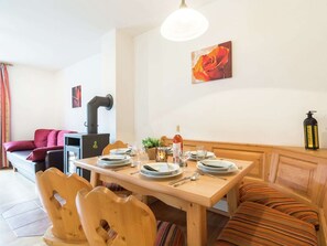 Dining - Cozy Apartment in Sankt Margarethen im Lungau With Parking (Sankt Margarethen im Lungau)