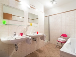 Bathroom - Cozy Apartment in Sankt Margarethen im Lungau With Parking (Sankt Margarethen im Lungau)