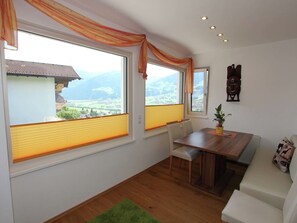 Dining - Luxurious Apartment in Hart im Zillertal With Mountain View (Hart im Zillertal)