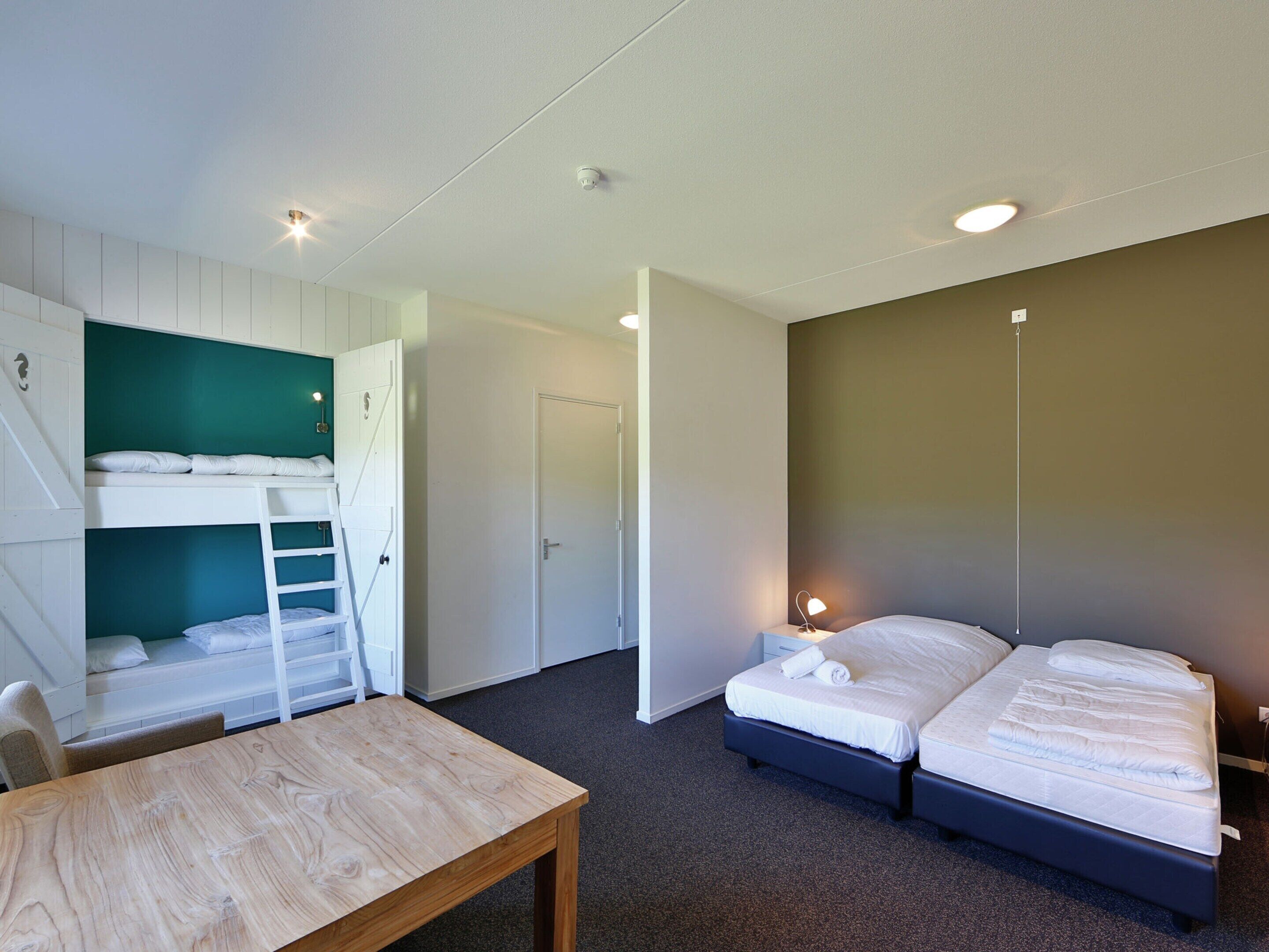 House | 14 bedrooms, individually furnished, bed sheets