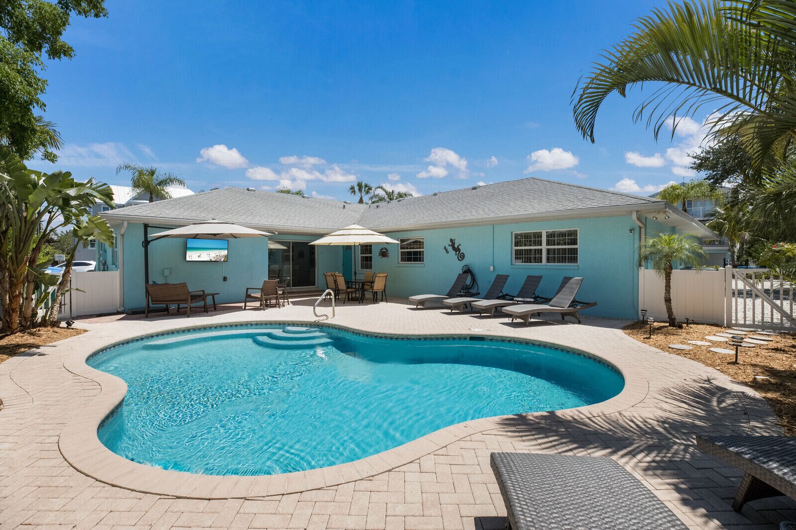 1 Minute Walk To The Beach - Large Updated One Level Updated Beach House 