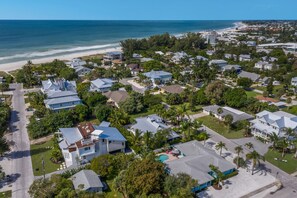 Exterior - Large Single Level-1 Minute Walk To The Beach-5 minute walk to Restaurant/Shops (Holmes Beach)