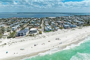 Beach nearby, sun-loungers, beach towels