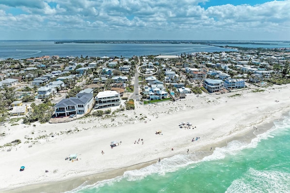 Beach nearby, sun loungers, beach towels