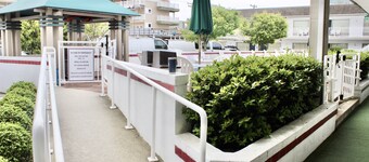 Impala Island Inn