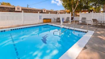 Seasonal outdoor pool, open 7:00 AM to 9:00 PM, pool loungers