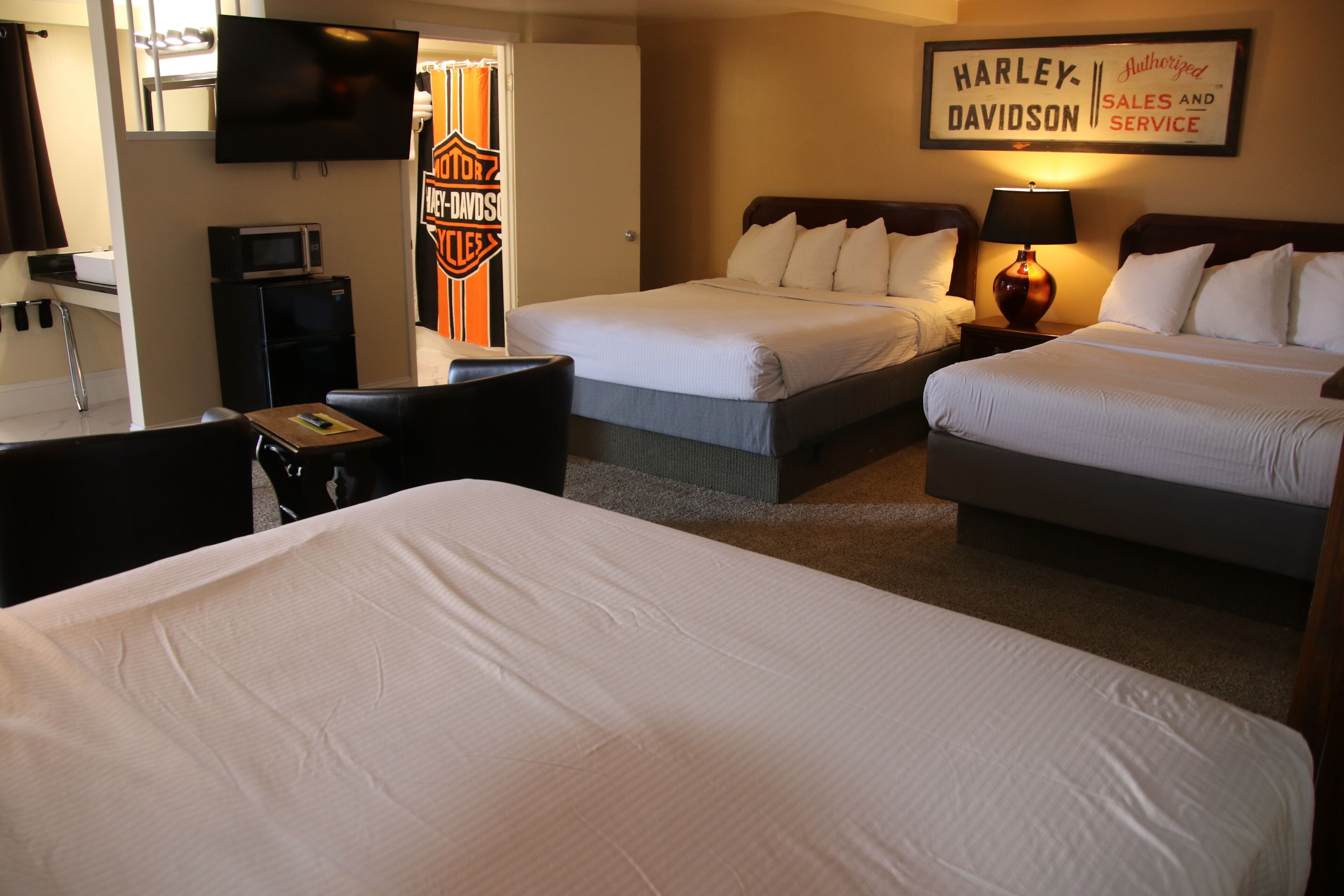 Triple Room | Desk, free WiFi