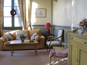 Apartment | Living room | DVD player - Dreamy Apartment in South of France With Swimming Pool (Montbrun-les-Bains)