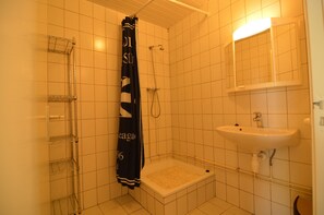 Apartment | Bathroom