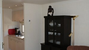 Chalet | Private kitchen | Fridge, high chair - Furnished Chalet Located near Oisterwijkse Vennen (Oisterwijk)