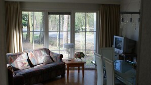 Living room - Furnished Chalet Located near Oisterwijkse Vennen (Oisterwijk)
