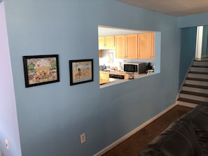 Interior - Beach Front on the Bay - Pet Friendly, Wi-Fi, Parking, Large Water front Deck (Norfolk)