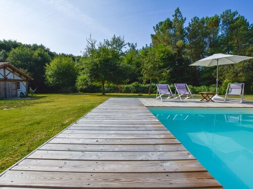 Cozy Cottage in Sainte-eulalie-en-born With Pool