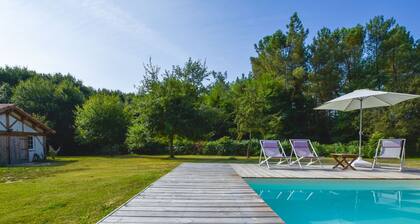 Cozy Cottage in Sainte-eulalie-en-born With Pool