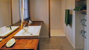 Shower, towels