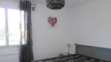 House | 3 bedrooms, individually furnished, iron/ironing board