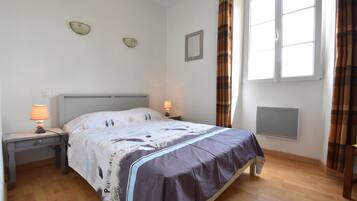 3 bedrooms, individually furnished, iron/ironing board