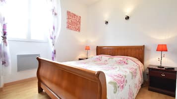 House | 3 bedrooms, individually furnished, iron/ironing board