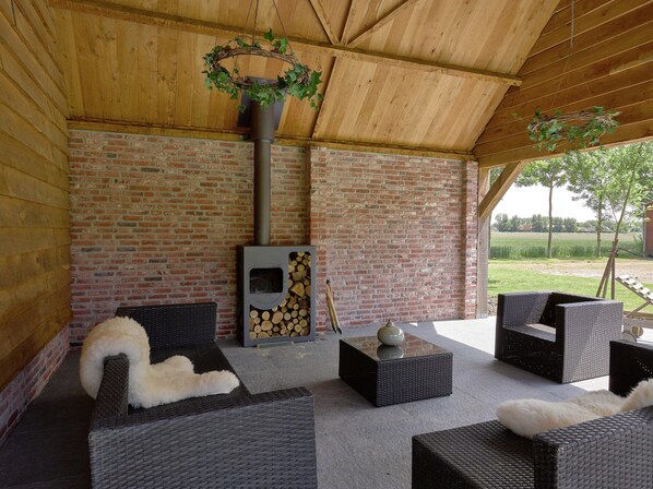 Balcony - Tastefully Decorated Holiday Home With Rural Location Near the Sea (Zuidzande)