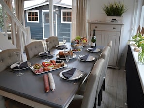 Dining - A Detached Holiday Home on the Edge of a Spaciously Designed Holiday Park (Noordwijkerhout)