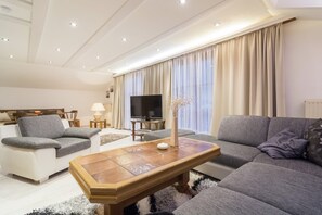 DVD player - Holiday Home in Rennweg Near Ski Slopes (Rennweg am Katschberg)