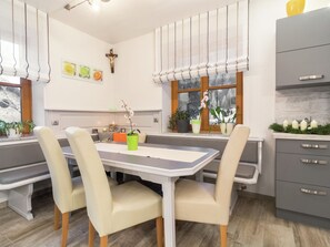 House | Dining - Holiday Home in Rennweg Near Ski Slopes (Rennweg am Katschberg)