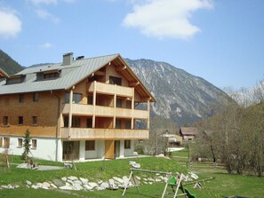 Chalet | Exterior - Vibrant Apartment near Ski Slopes in Brand (Brand)
