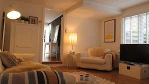 Unclassified image, 5 of 19, button - Hip Summer House in the Centre of Artists' Village Bergen With Terrace (Bergen)