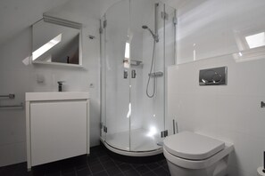 House | Bathroom - Holiday Home in Harderwijk Near Serene Lake (Zeewolde)