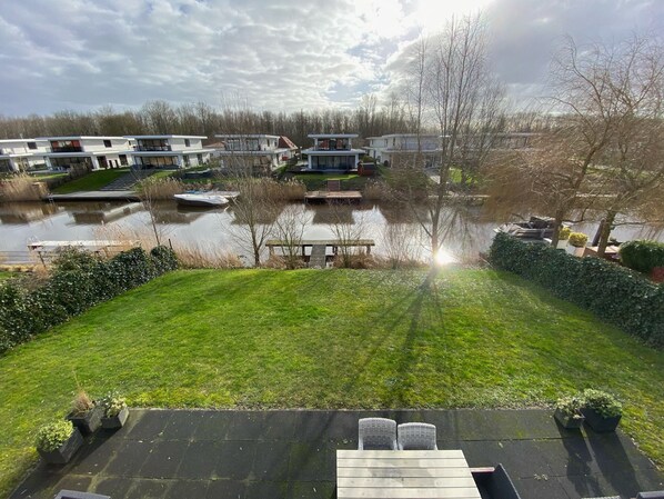 House | Garden - Holiday Home in Harderwijk Near Serene Lake (Zeewolde)