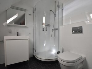 Bathroom - Holiday Home in Harderwijk Near Serene Lake (Zeewolde)