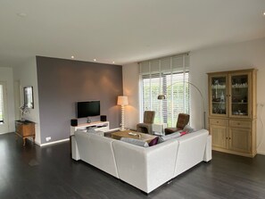 Living room - Holiday Home in Harderwijk Near Serene Lake (Zeewolde)
