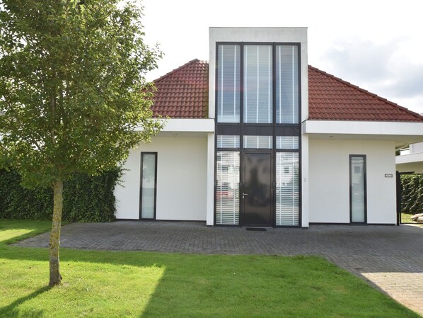 Exterior - Holiday Home in Harderwijk Near Serene Lake (Zeewolde)