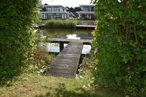 Garden - Holiday Home in Harderwijk Near Serene Lake (Zeewolde)