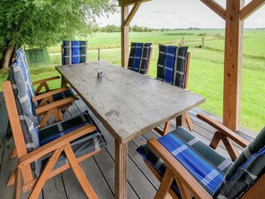House | Balcony - Lively Cottage near Lake in Schellinkhout (Schellinkhout)
