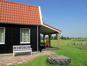 House | Exterior - Lively Cottage near Lake in Schellinkhout (Schellinkhout)