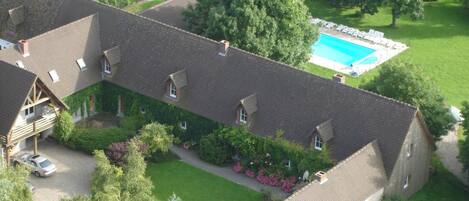 المنشأة من الخارج