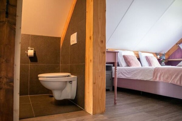 House | 2 bedrooms, individually furnished, iron/ironing board, bed sheets