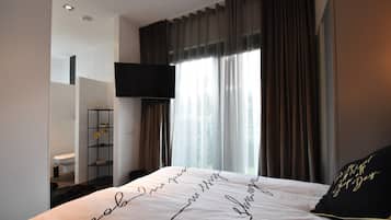 4 bedrooms, individually furnished, bed sheets