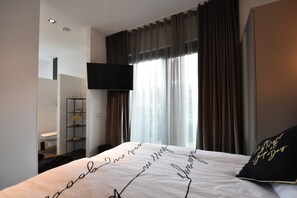 Villa | 4 bedrooms, individually furnished, bed sheets - Modern Villa in Harderwijk with Sauna & Hot Tub (Zeewolde)