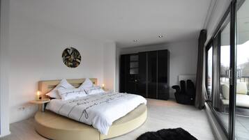 4 bedrooms, individually furnished, bed sheets