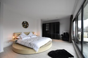 Villa | 4 bedrooms, individually furnished, bed sheets - Modern Villa in Harderwijk with Sauna & Hot Tub (Zeewolde)